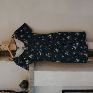 Forest green rushed short sleeve summer dress.